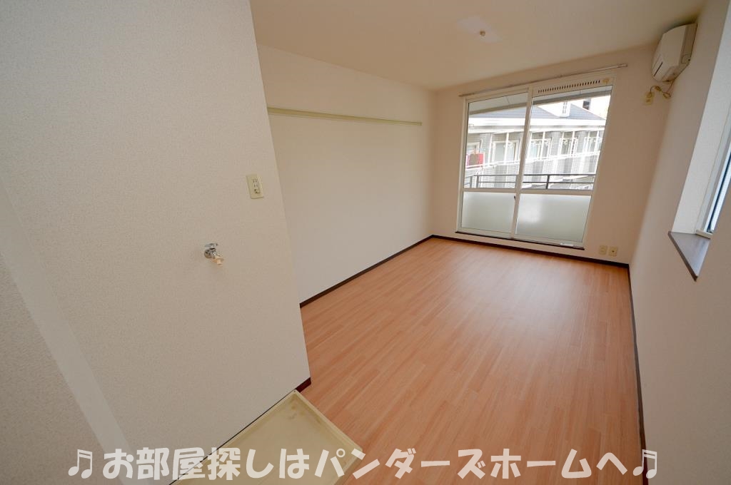 中部屋は出窓無しタイプになります。