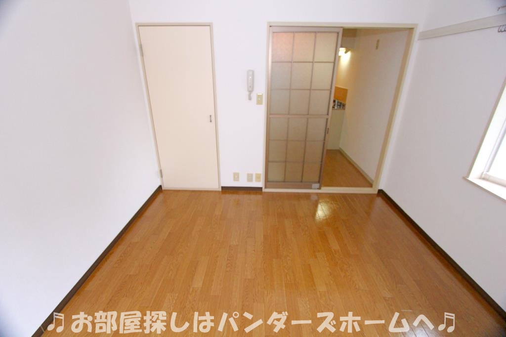 中部屋は出窓無しタイプになります。