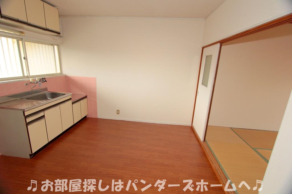 中部屋タイプの室内写真になります。