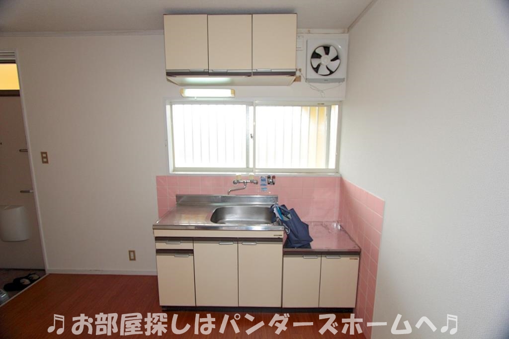 中部屋タイプの室内写真になります。