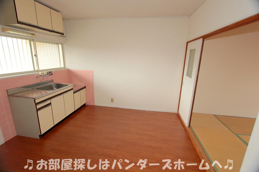 中部屋タイプの室内写真になります。