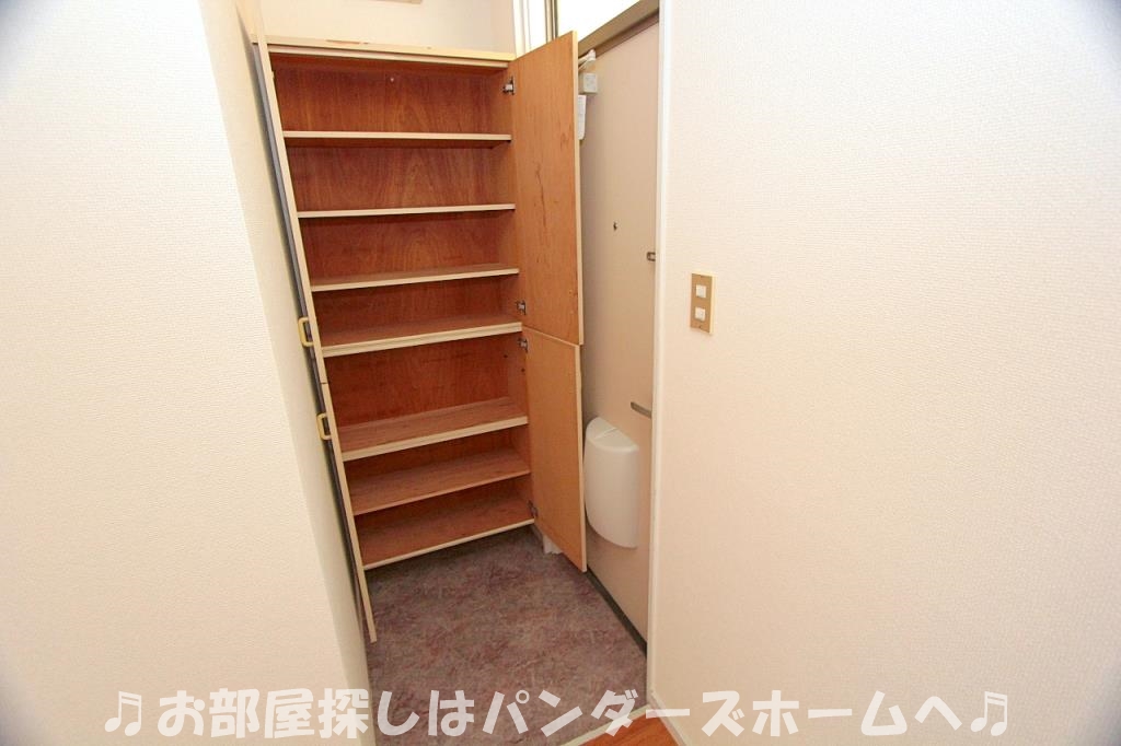 中部屋タイプの室内写真になります。