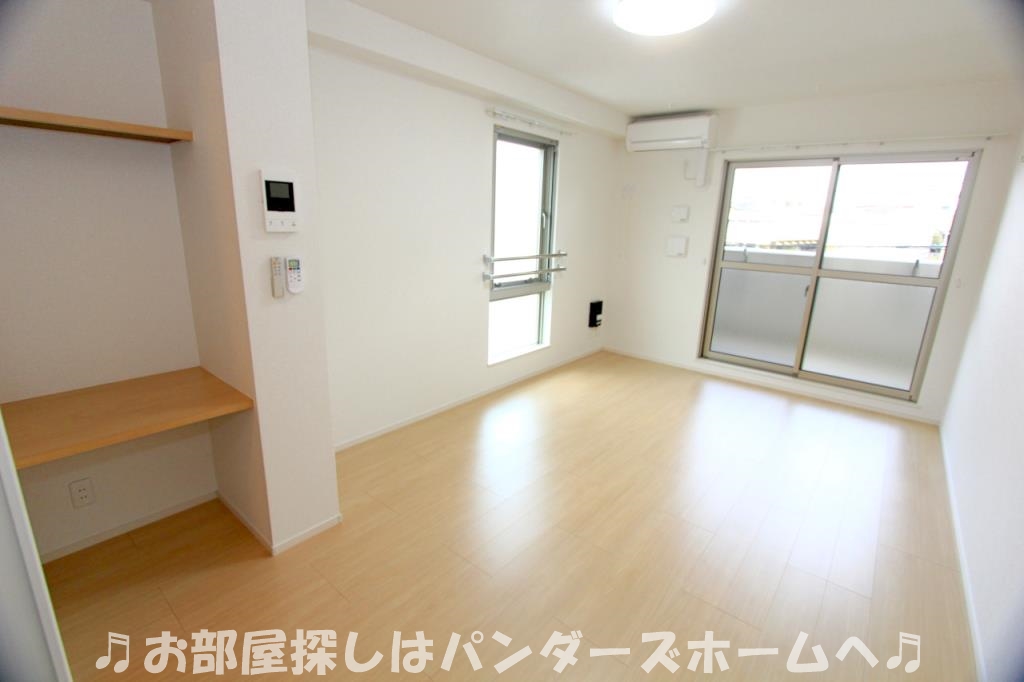 中部屋は妻窓無しタイプになります。